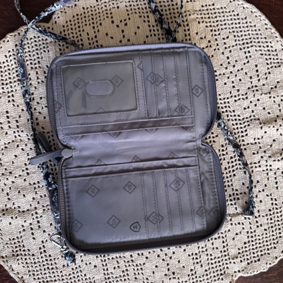 Vera Bradley small crossbody purse wallet b/w/blue floral excellent condition - Picture 4 of 14